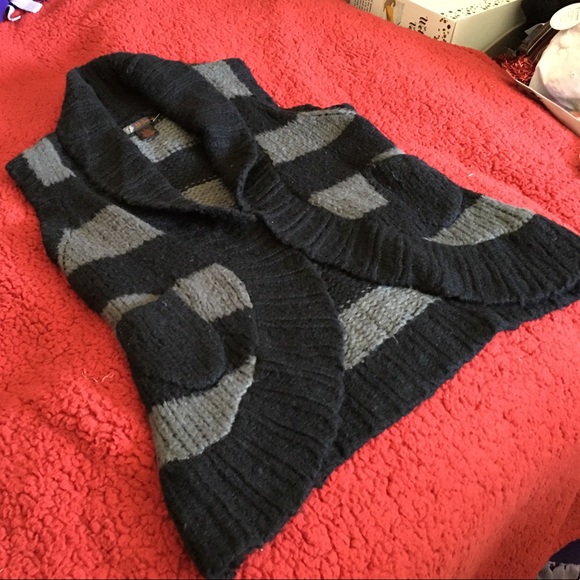 Sweater, Size Large - Picture 3 of 8